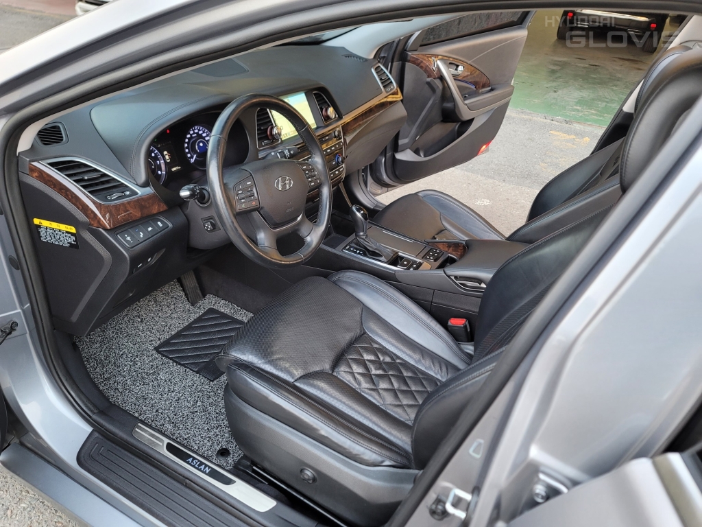 HYUNDAI Aslan G300