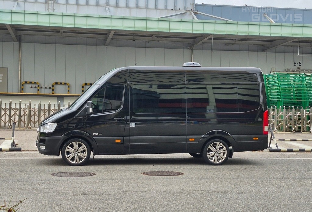 HYUNDAI Solati 16-Seater