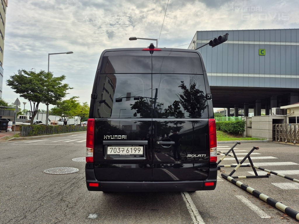 HYUNDAI Solati 16-Seater
