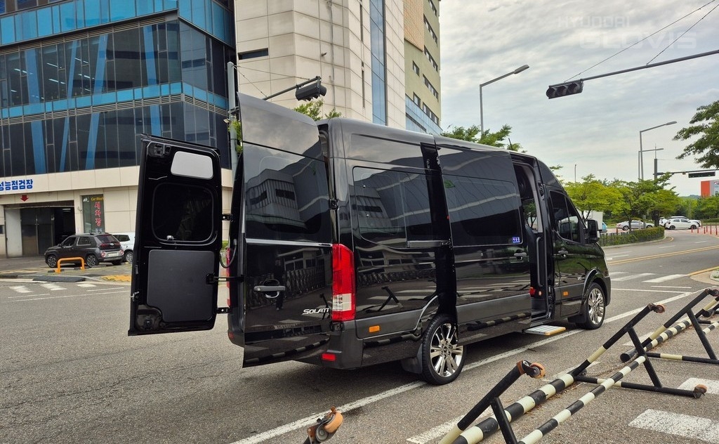 HYUNDAI Solati 16-Seater