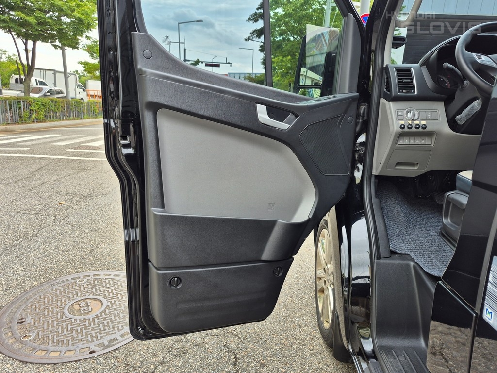 HYUNDAI Solati 16-Seater