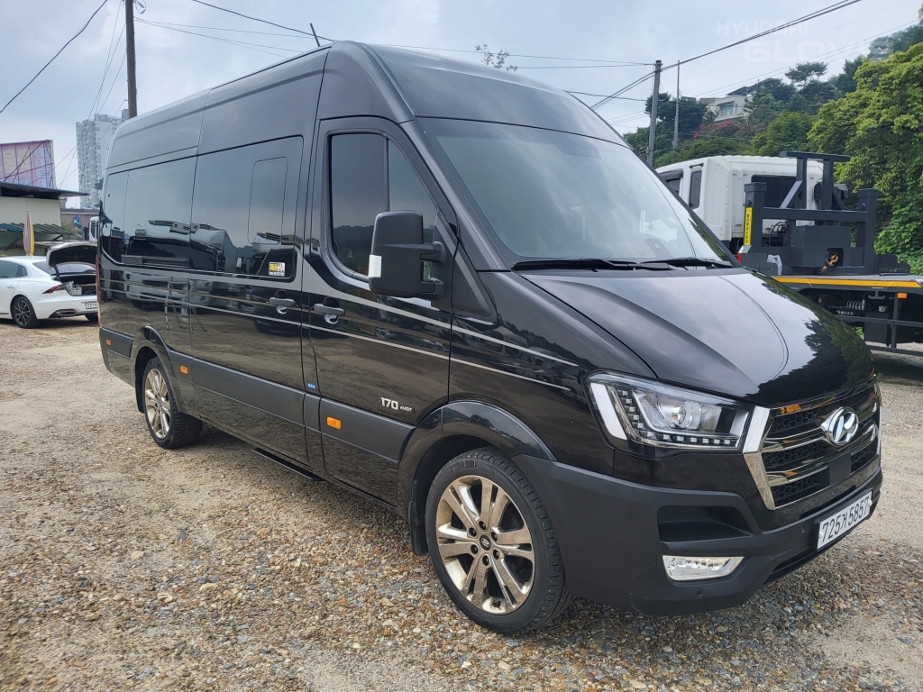 HYUNDAI Solati 15-Seater