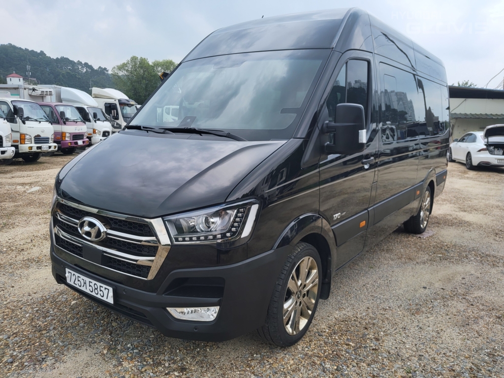 HYUNDAI Solati 15-Seater