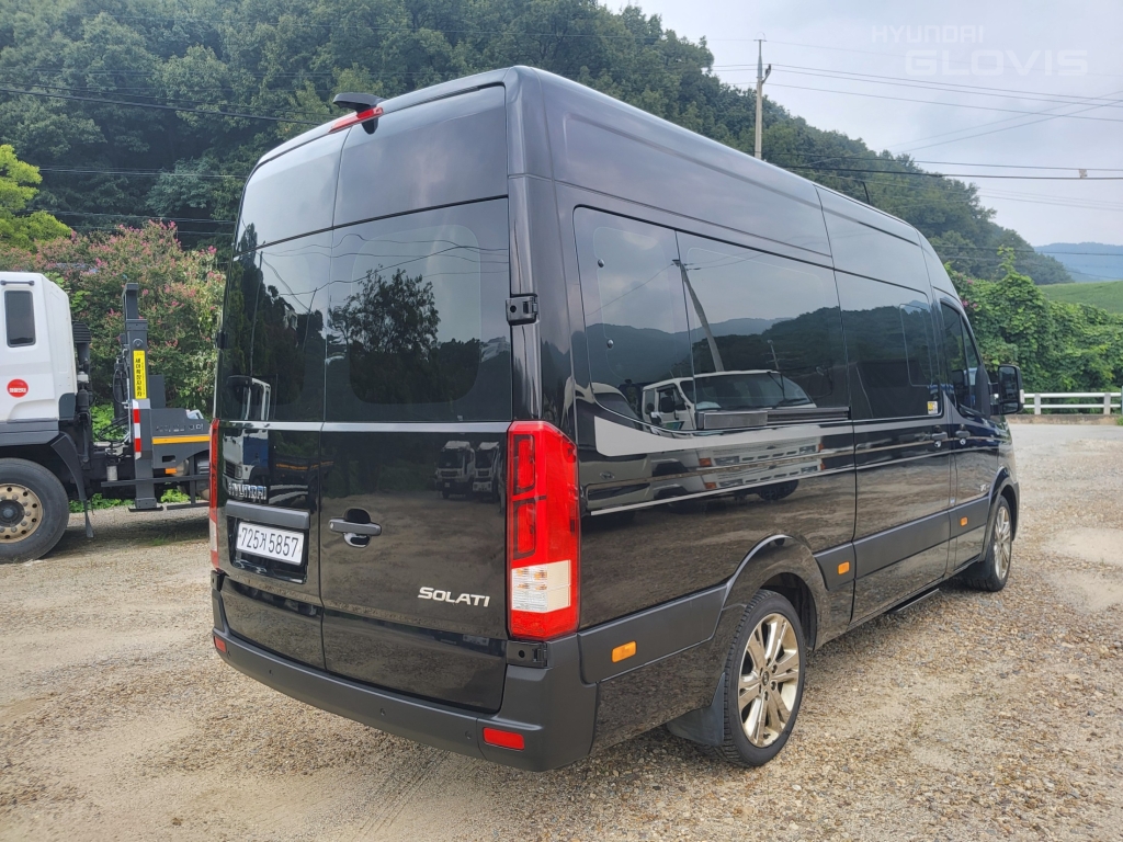 HYUNDAI Solati 15-Seater
