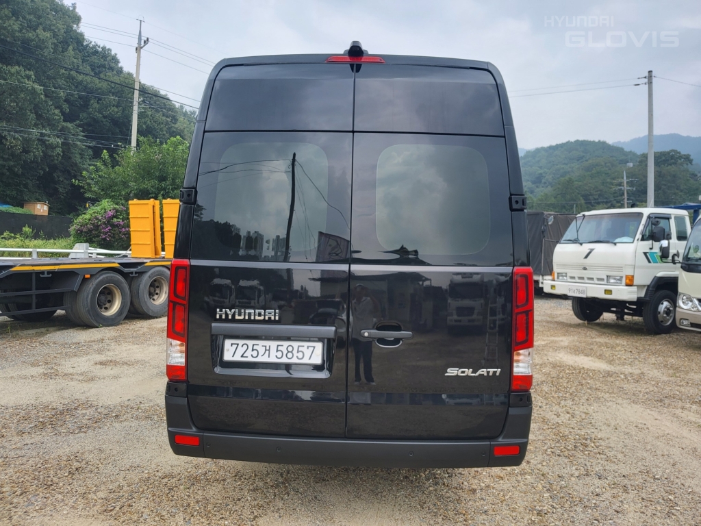 HYUNDAI Solati 15-Seater