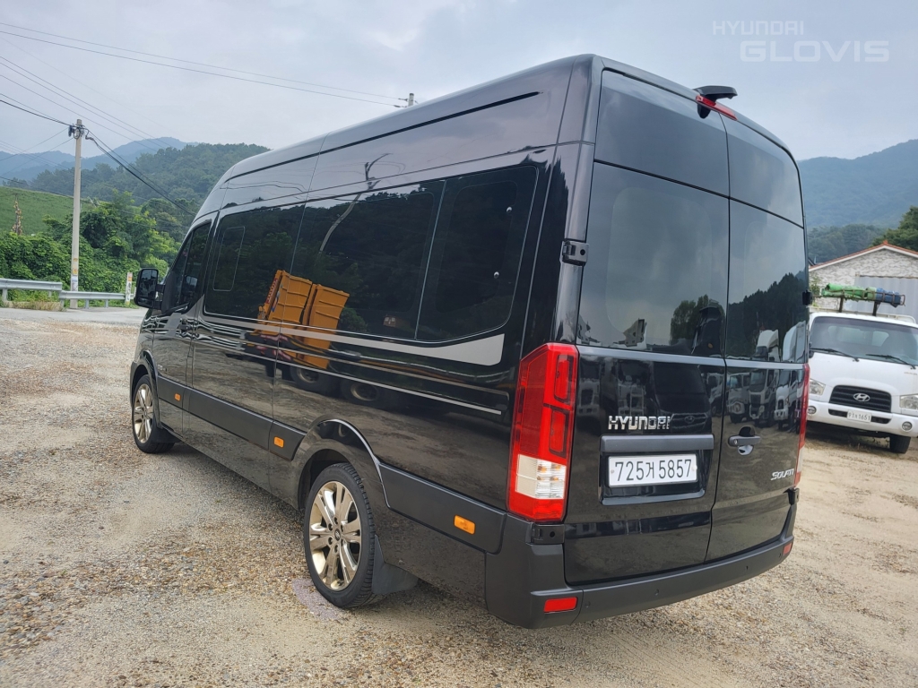 HYUNDAI Solati 15-Seater