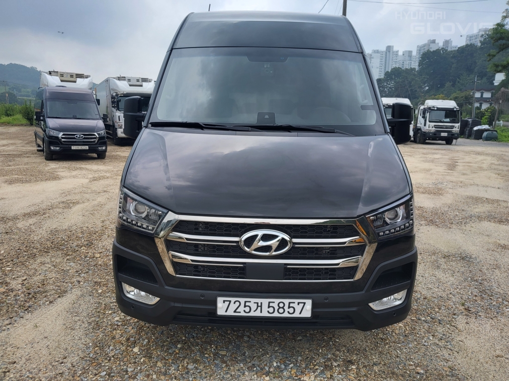 HYUNDAI Solati 15-Seater