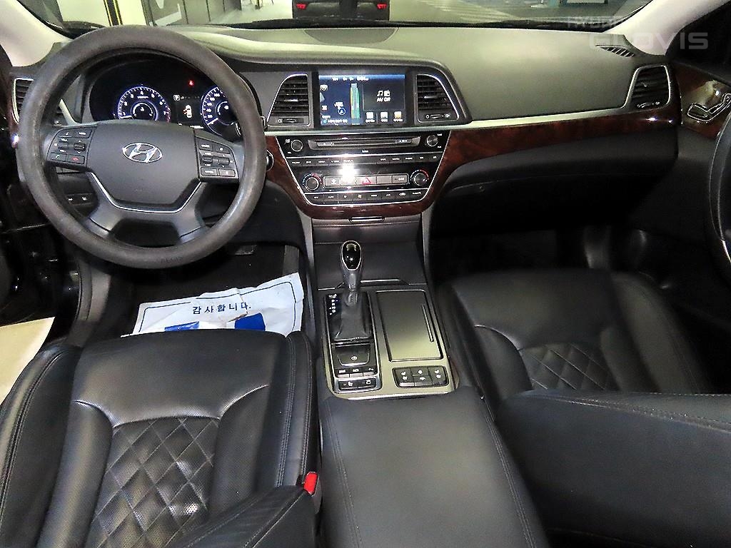 HYUNDAI Aslan G300