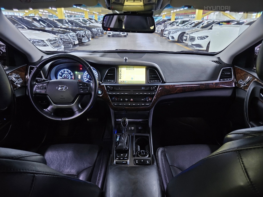 HYUNDAI Aslan G330