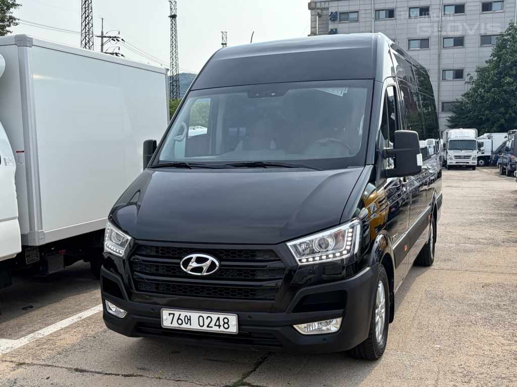 HYUNDAI Solati 14-Seater