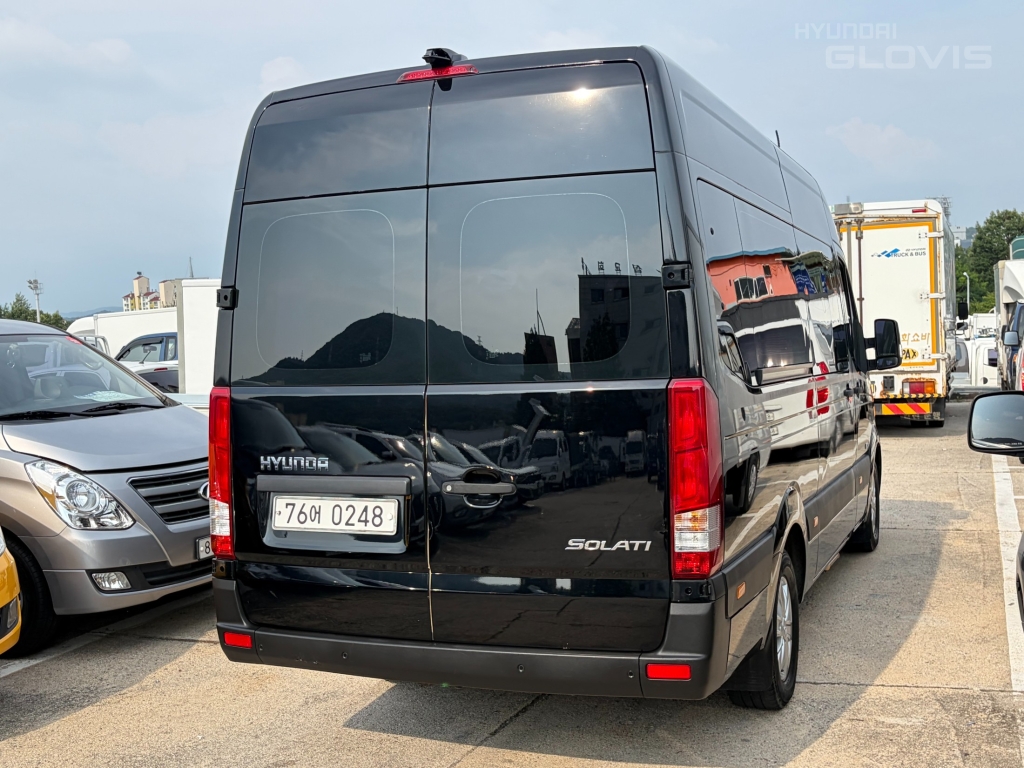 HYUNDAI Solati 14-Seater