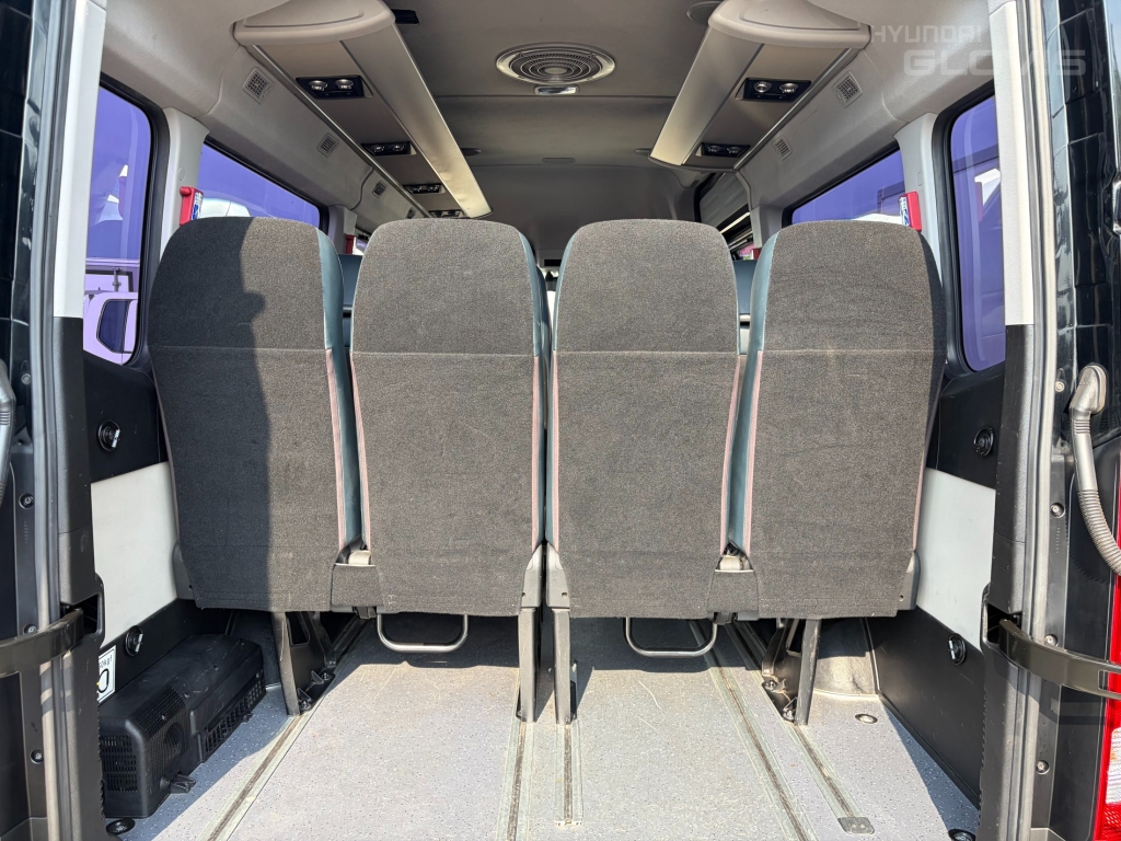 HYUNDAI Solati 14-Seater