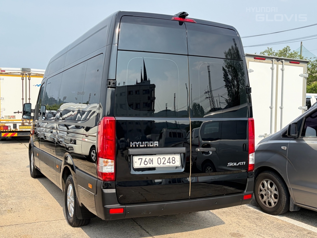 HYUNDAI Solati 14-Seater