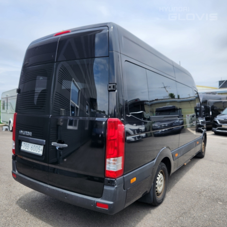 HYUNDAI Solati 15-Seater