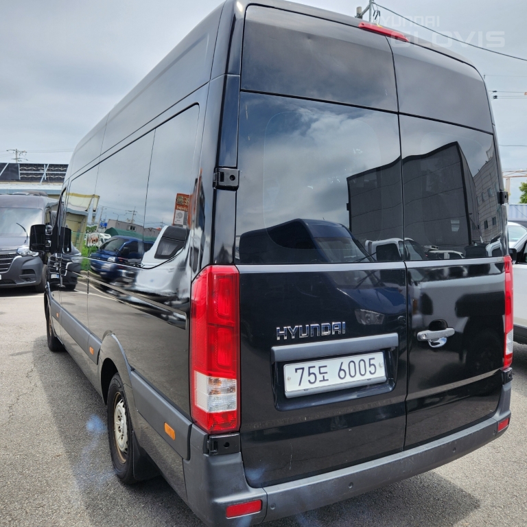 HYUNDAI Solati 15-Seater