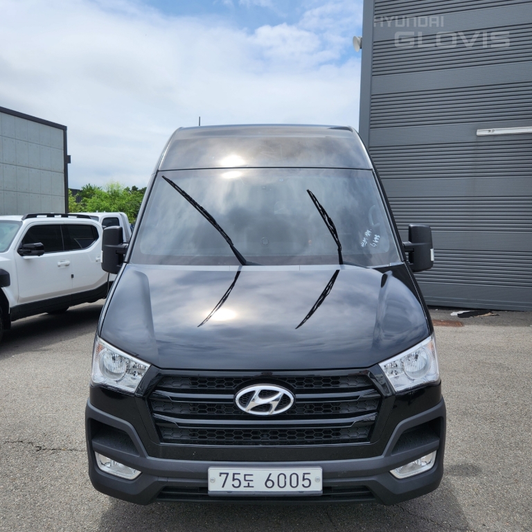 HYUNDAI Solati 15-Seater
