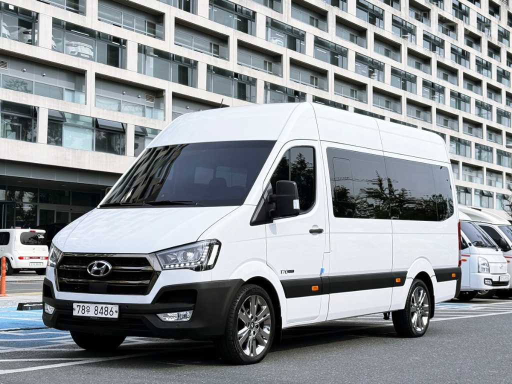 HYUNDAI Solati 15-Seater