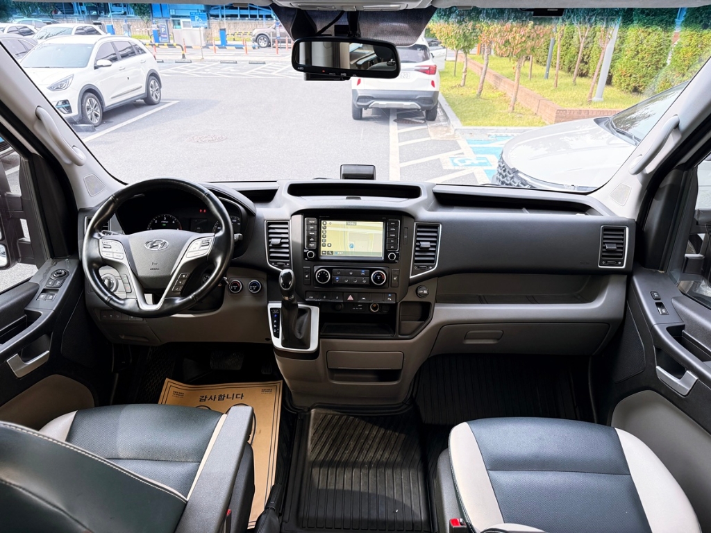 HYUNDAI Solati 15-Seater