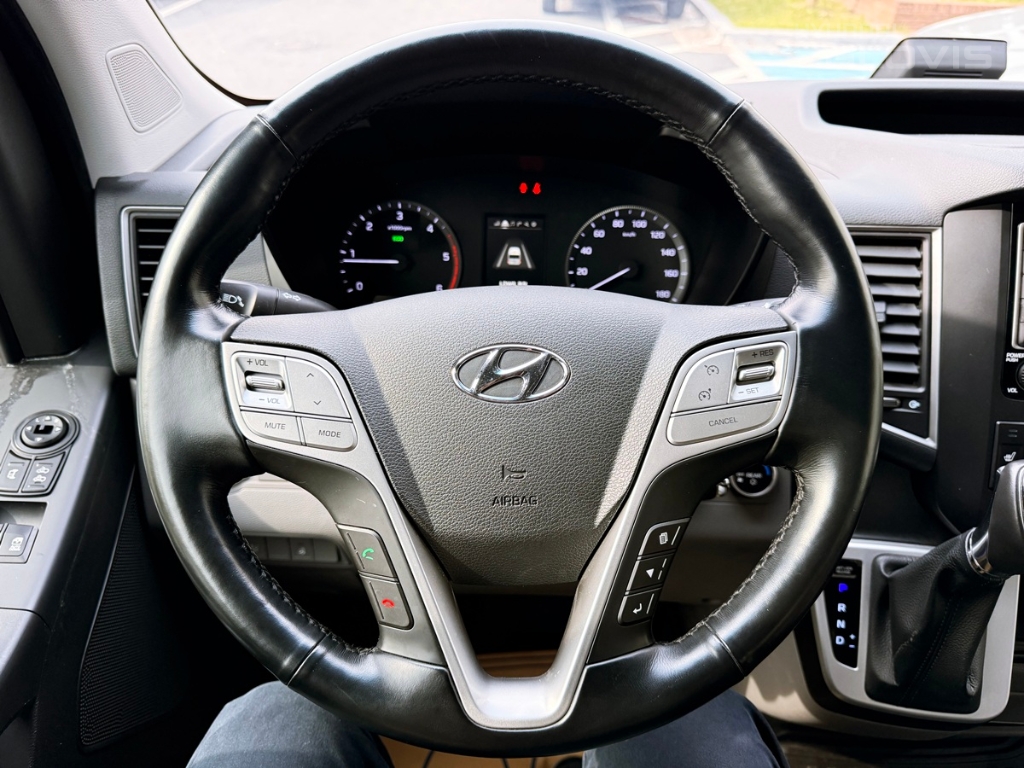 HYUNDAI Solati 15-Seater