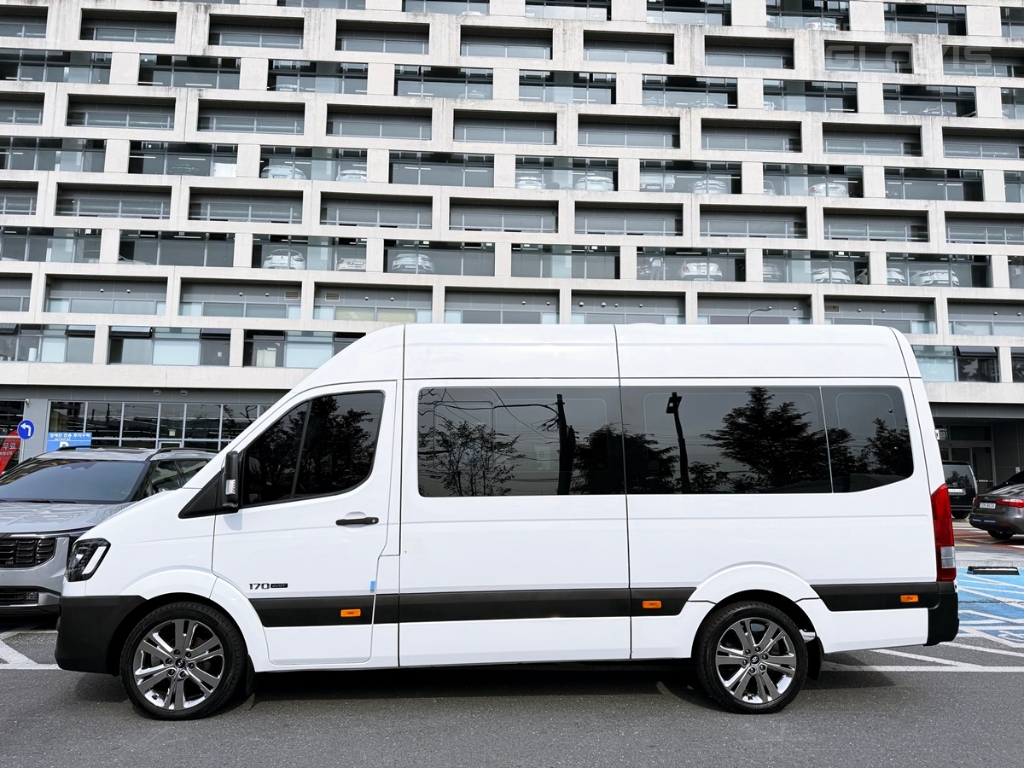 HYUNDAI Solati 15-Seater