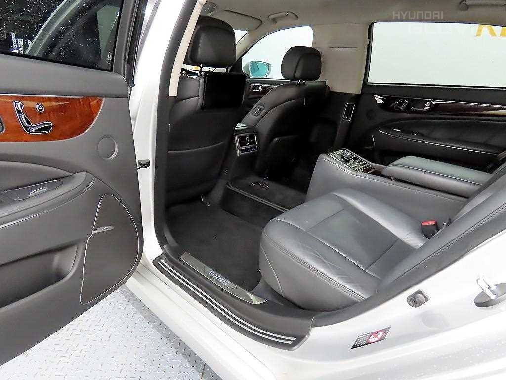 HYUNDAI Ecuus (New Model) VL380
