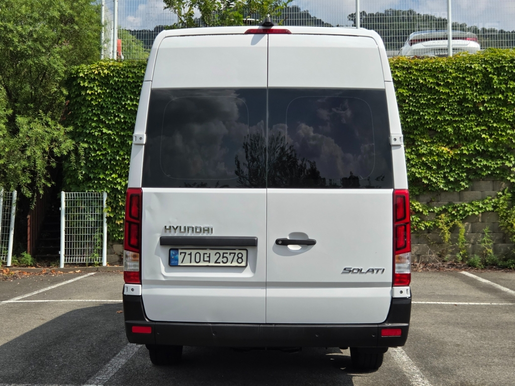 HYUNDAI Solati 15-Seater