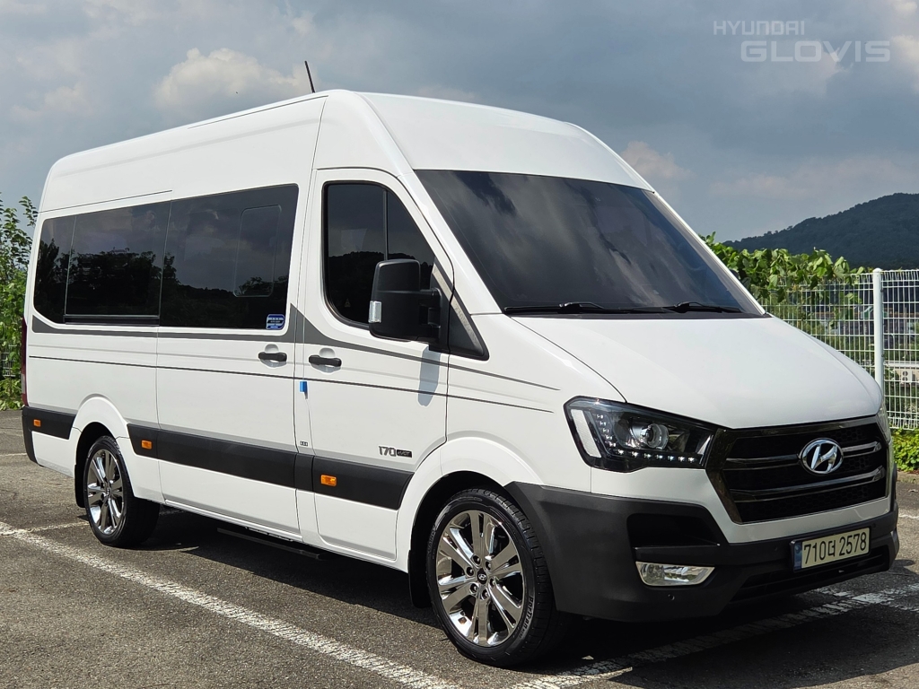 HYUNDAI Solati 15-Seater
