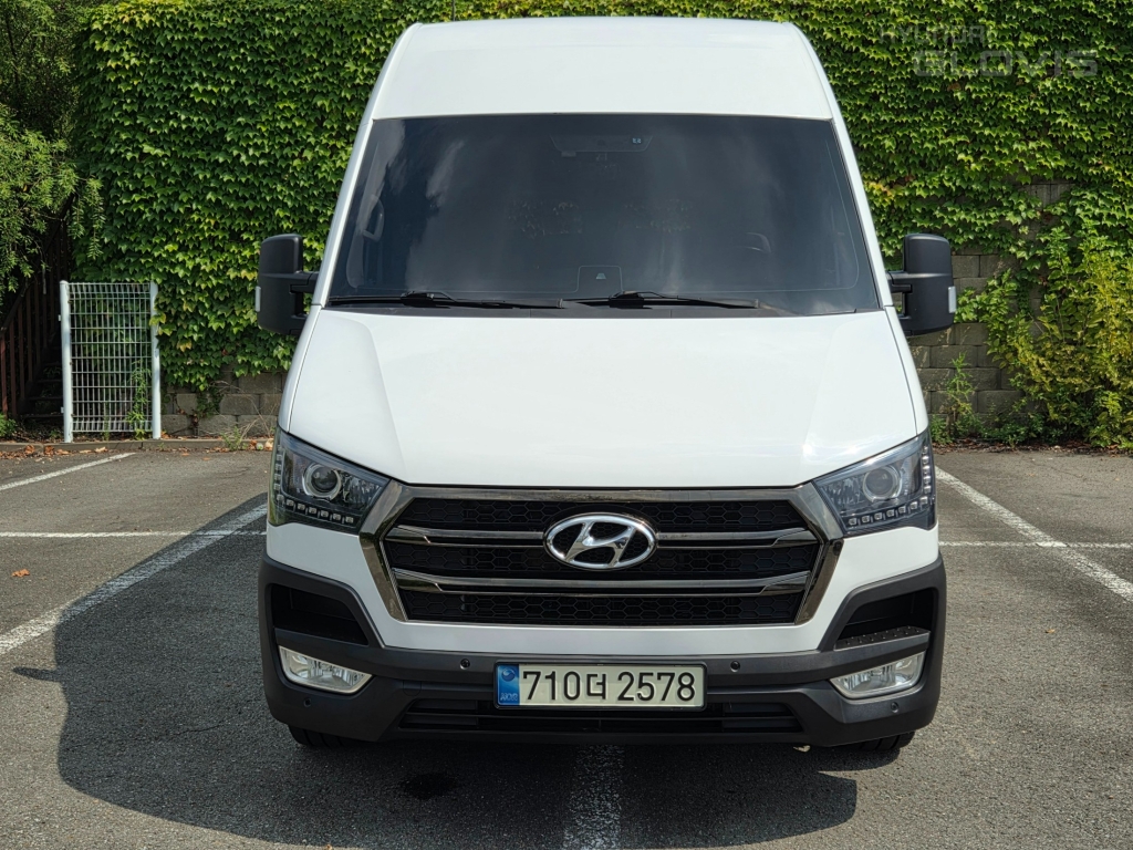 HYUNDAI Solati 15-Seater