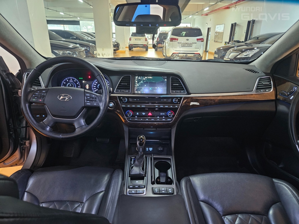 HYUNDAI Aslan G330