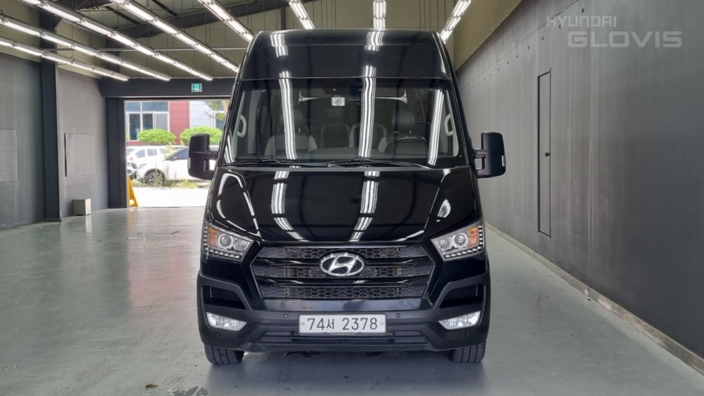 HYUNDAI Solati 15-Seater