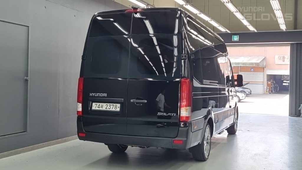 HYUNDAI Solati 15-Seater