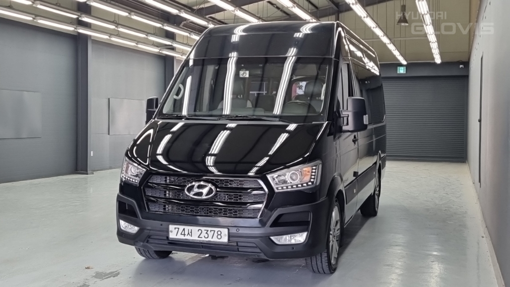 HYUNDAI Solati 15-Seater