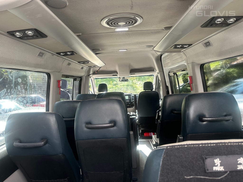 HYUNDAI Solati 15-Seater