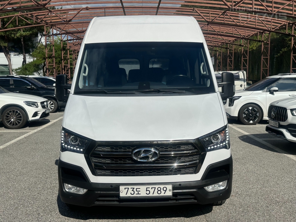 HYUNDAI Solati 15-Seater