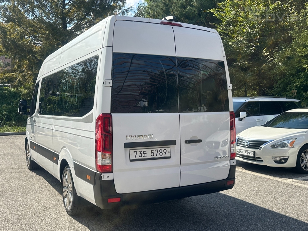 HYUNDAI Solati 15-Seater