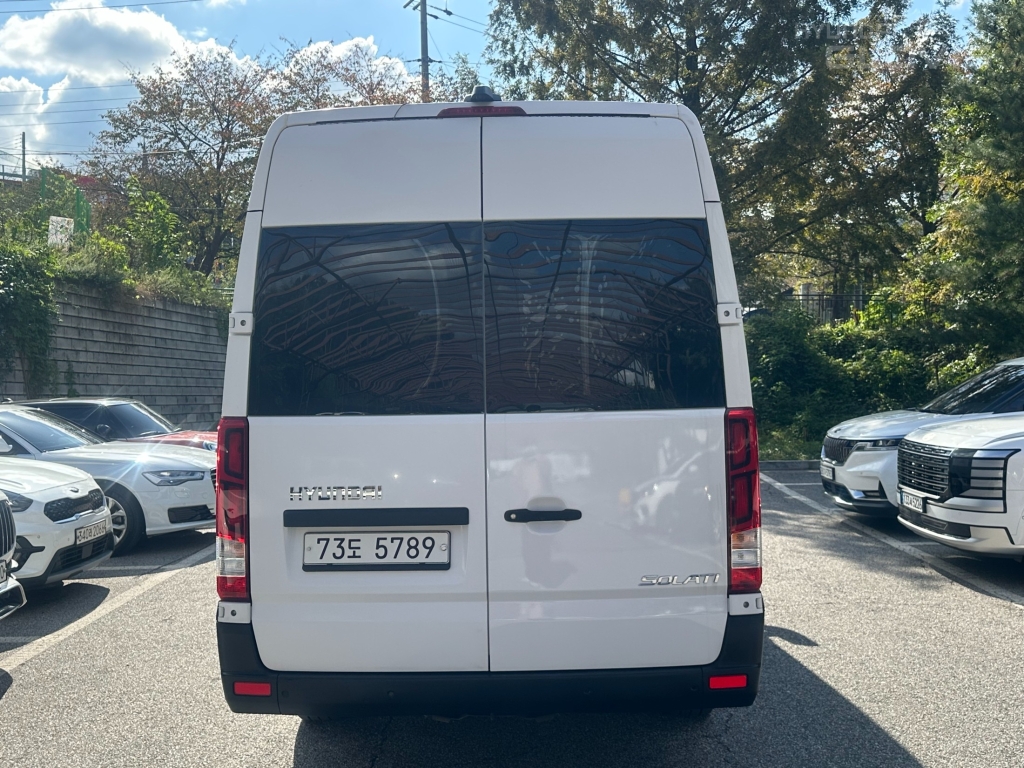 HYUNDAI Solati 15-Seater