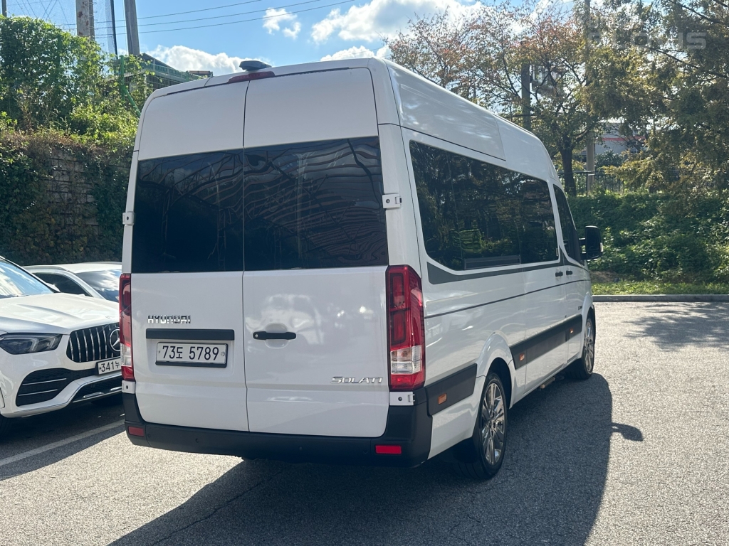 HYUNDAI Solati 15-Seater