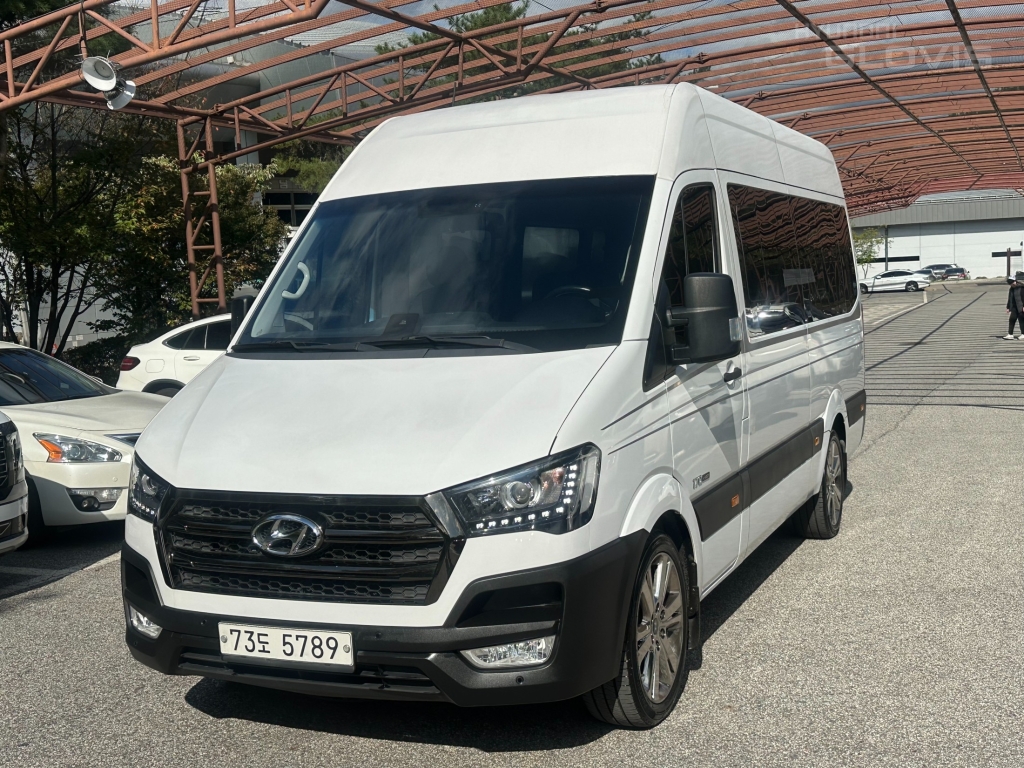 HYUNDAI Solati 15-Seater