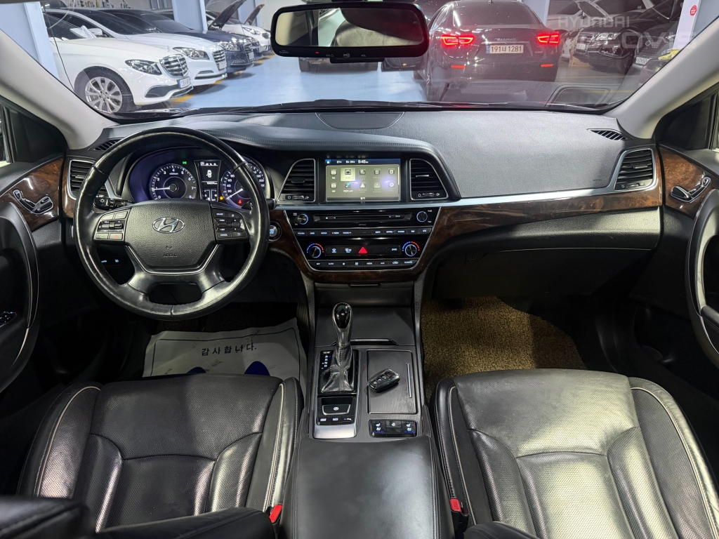 HYUNDAI Aslan G300