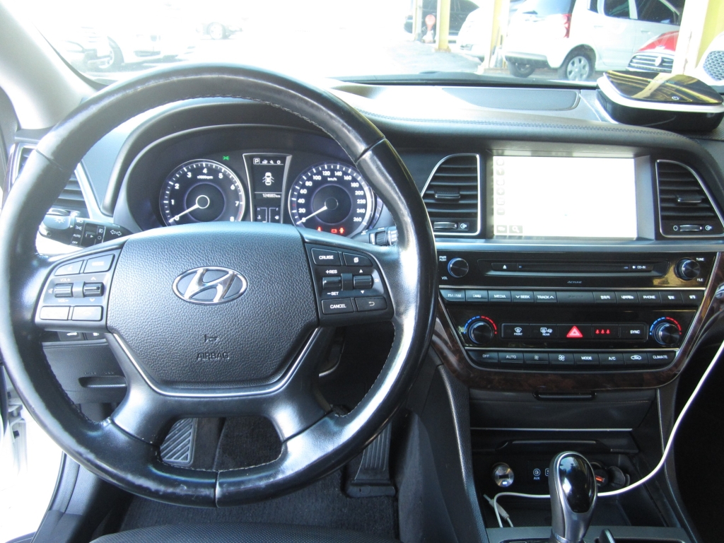 HYUNDAI Aslan G300