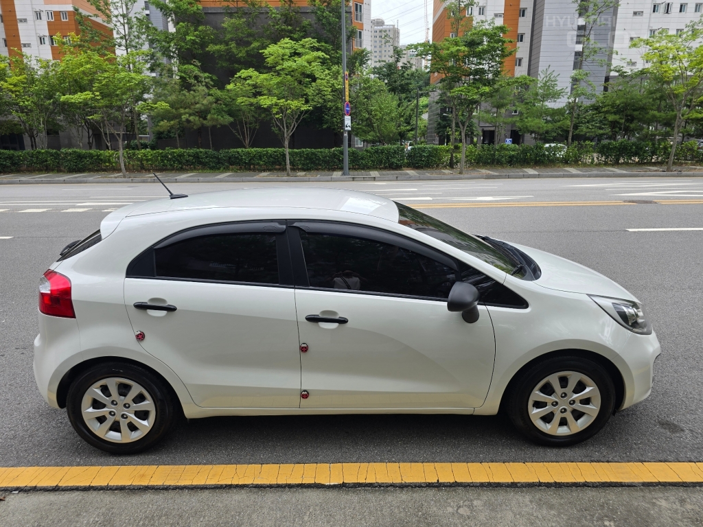 KIA All New Pride 5Door 1.4 MPI