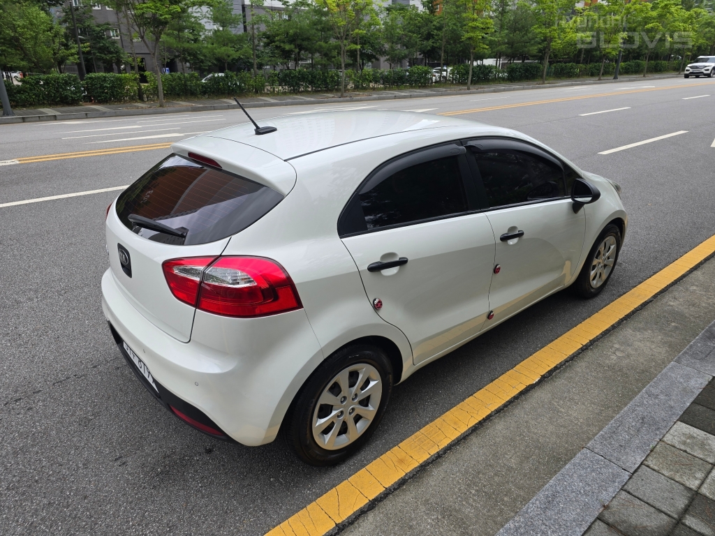 KIA All New Pride 5Door 1.4 MPI