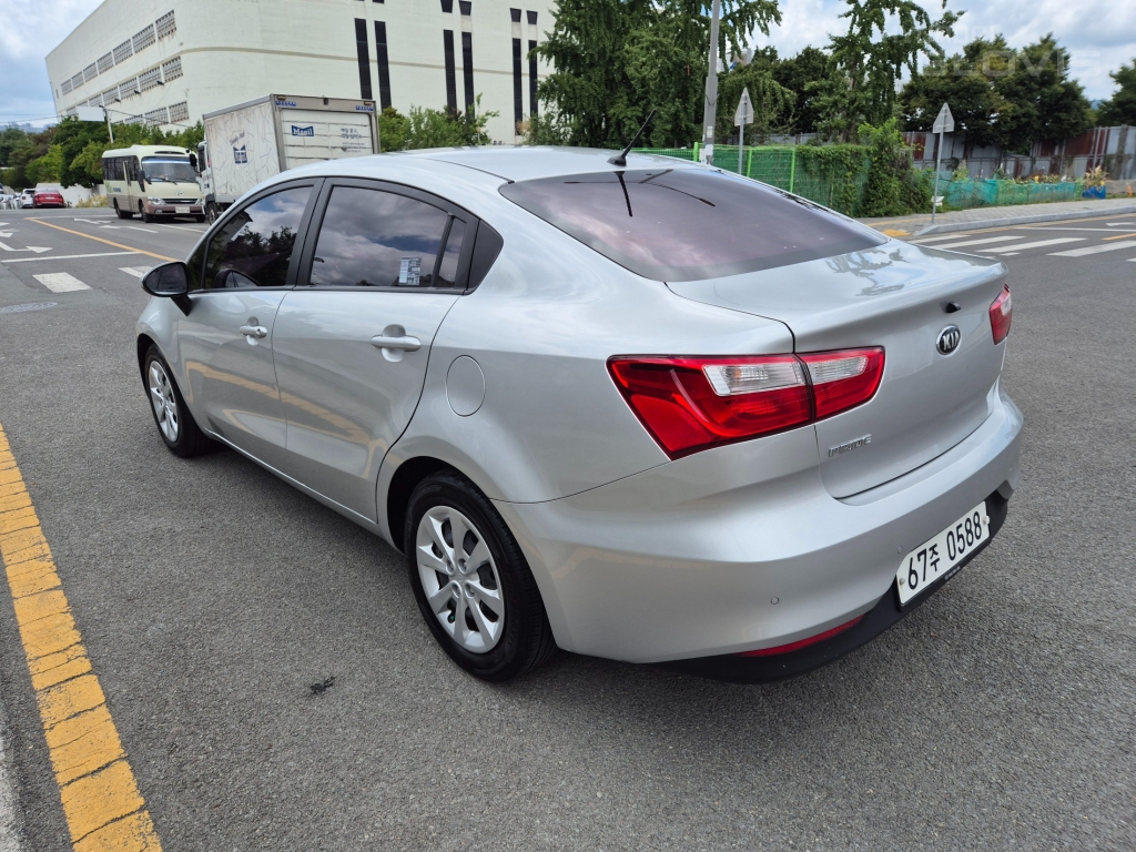 KIA The New Pride 4Door 1.4 MPI