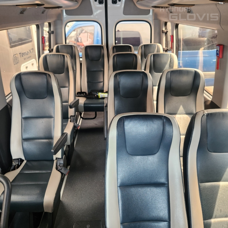 HYUNDAI Solati 15-Seater