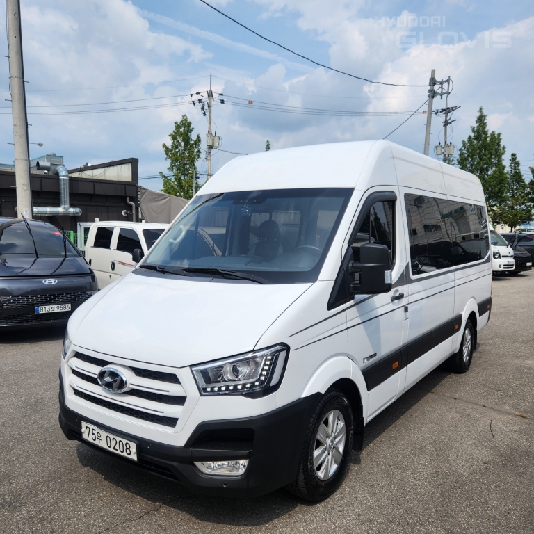 HYUNDAI Solati 15-Seater