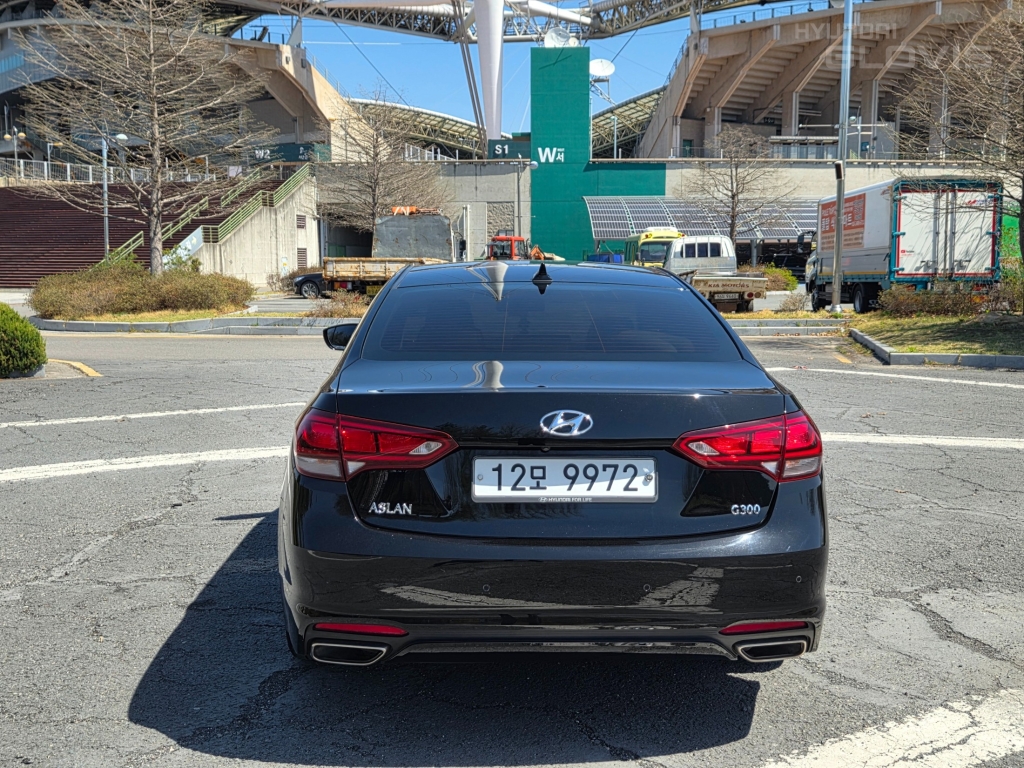 HYUNDAI Aslan G300