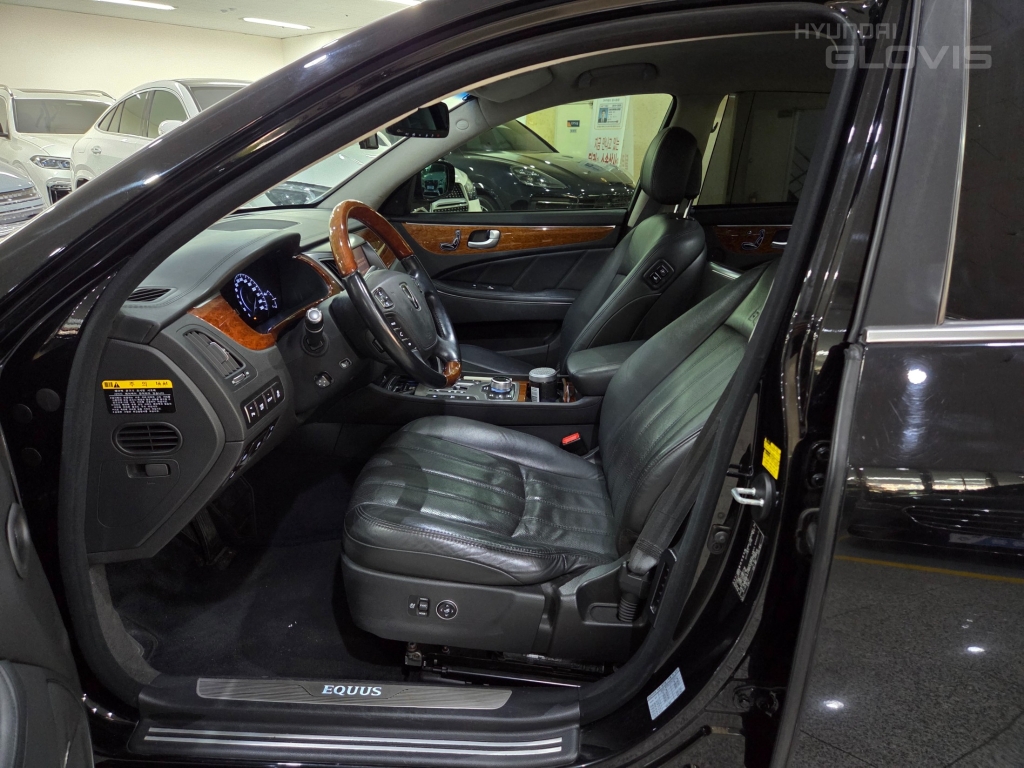 HYUNDAI Ecuus (New Model) VS500