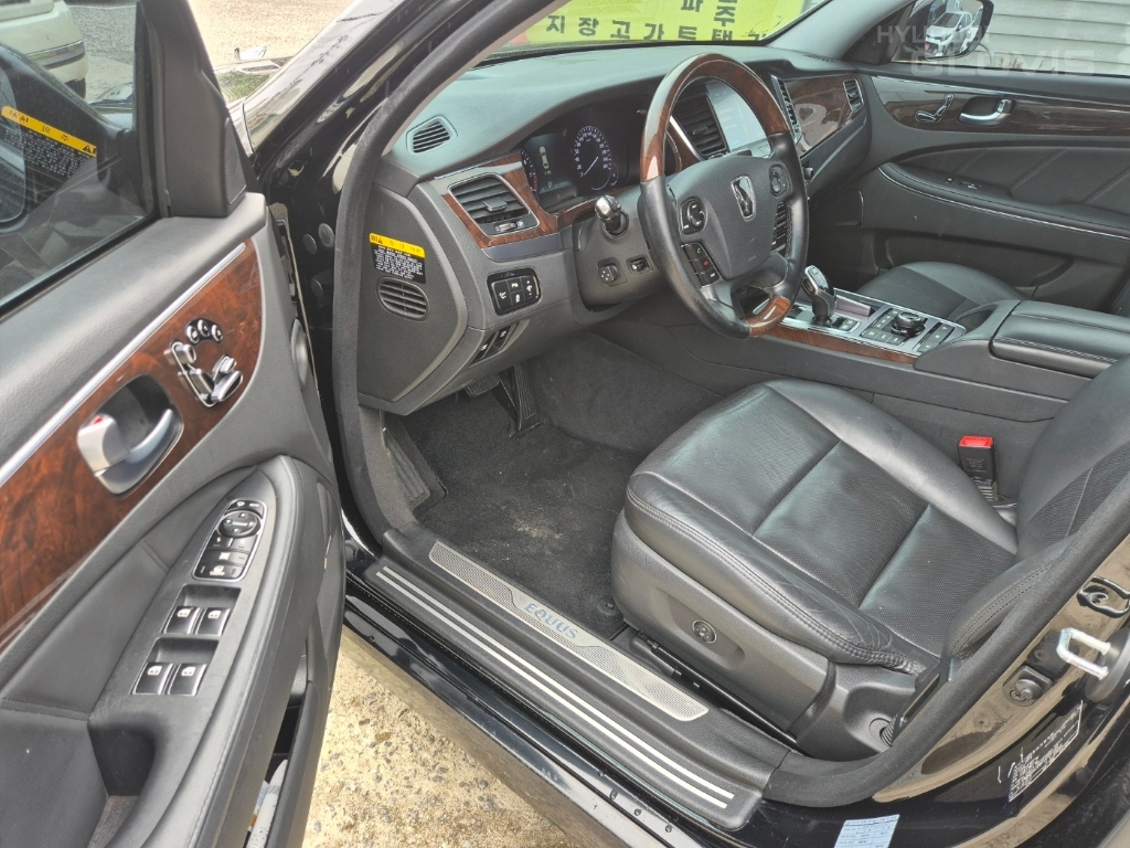 HYUNDAI Ecuus (New Model) VS380
