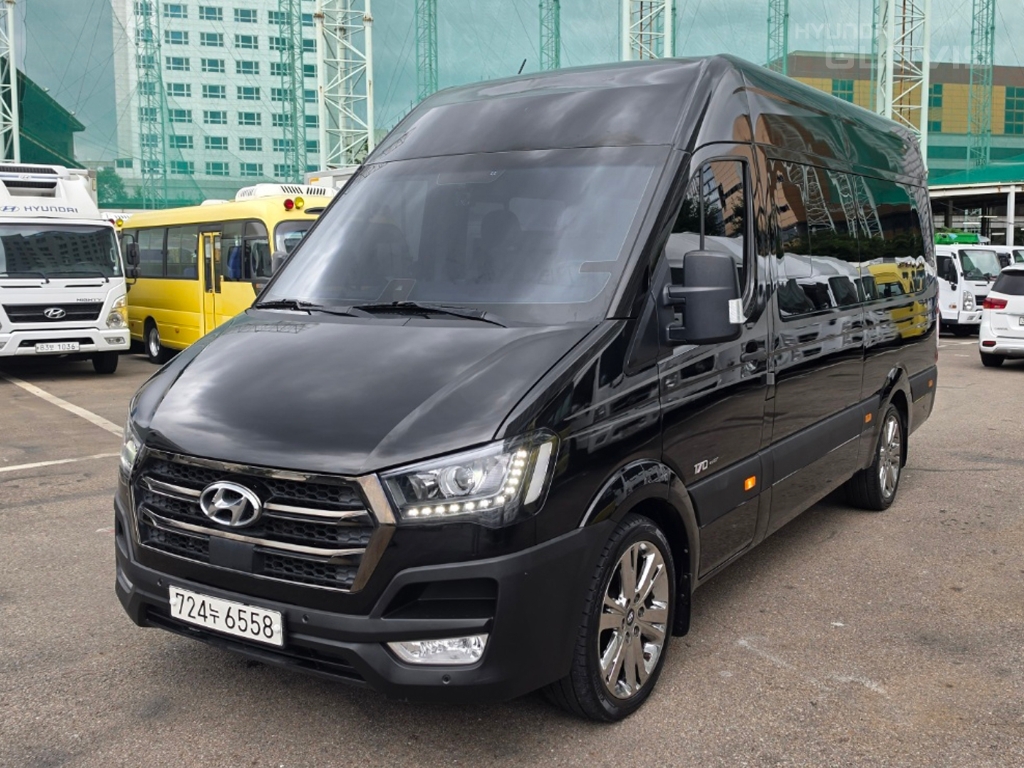 HYUNDAI Solati 15-Seater
