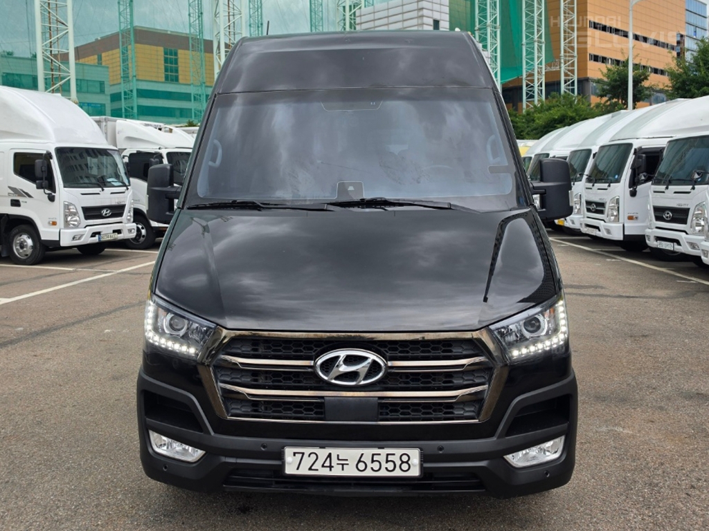 HYUNDAI Solati 15-Seater